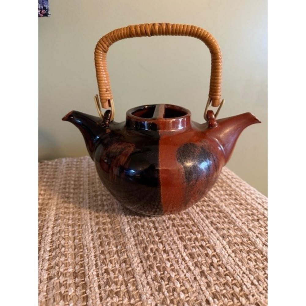 Takahashi‎ Tea Pot Pottery Black/Brick Red Tip Dual Spout Straw Handle